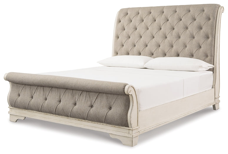 Realyn Sleigh Bed With Mirrored Dresser
