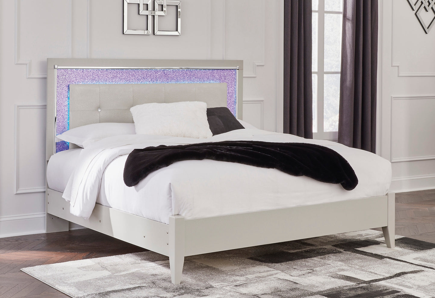 Zyniden Upholstered Panel Bed