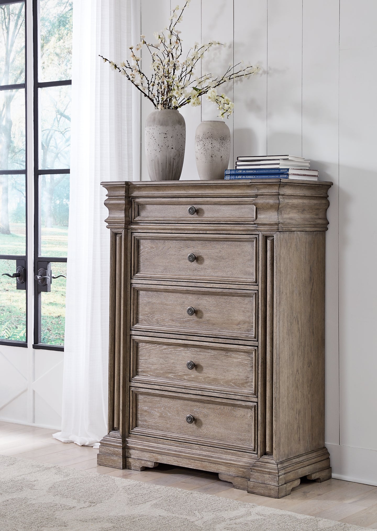 Blairhurst California King Panel Bed with Mirrored Dresser, Chest and Nightstand