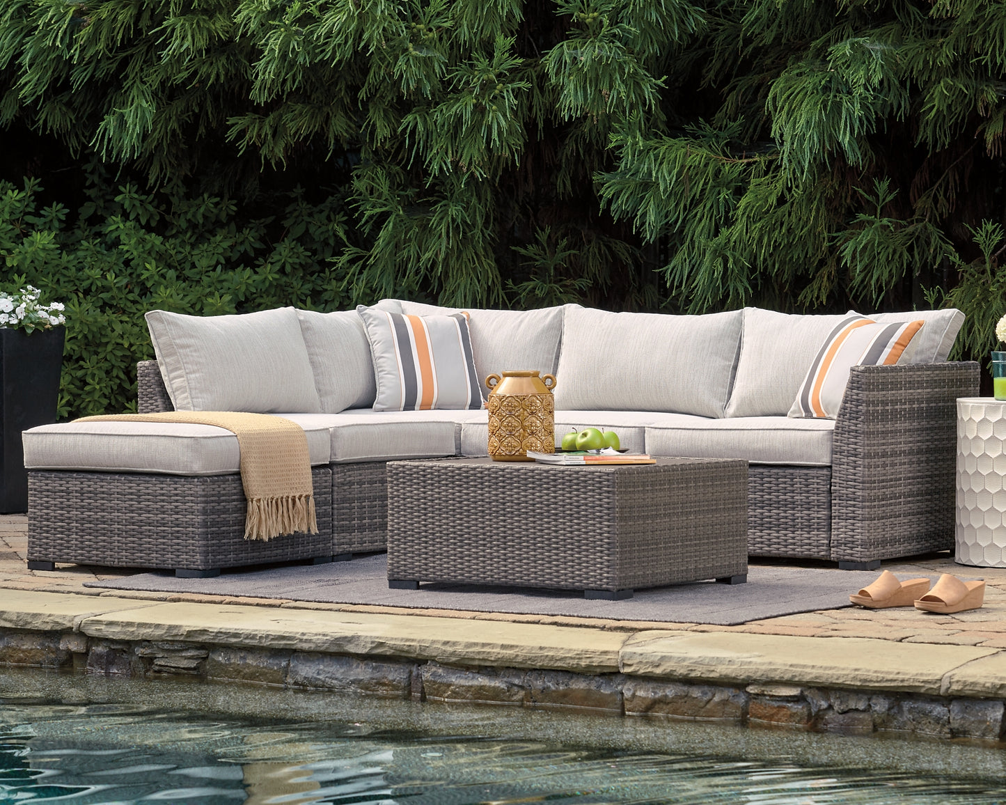 Cherry Point LoveseatSEC/OTTO/TBL Set(4/CN) Milwaukee Furniture of Chicago - Furniture Store in Chicago Serving Humbolt Park, Roscoe Village, Avondale, & Homan Square