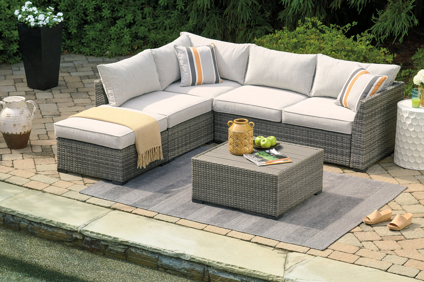 Cherry Point LoveseatSEC/OTTO/TBL Set(4/CN) Milwaukee Furniture of Chicago - Furniture Store in Chicago Serving Humbolt Park, Roscoe Village, Avondale, & Homan Square