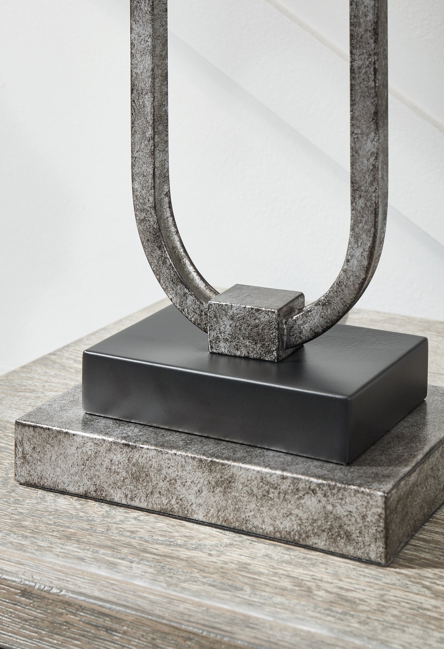 Bennish Metal Table Lamp (1/CN) Milwaukee Furniture of Chicago - Furniture Store in Chicago Serving Humbolt Park, Roscoe Village, Avondale, & Homan Square