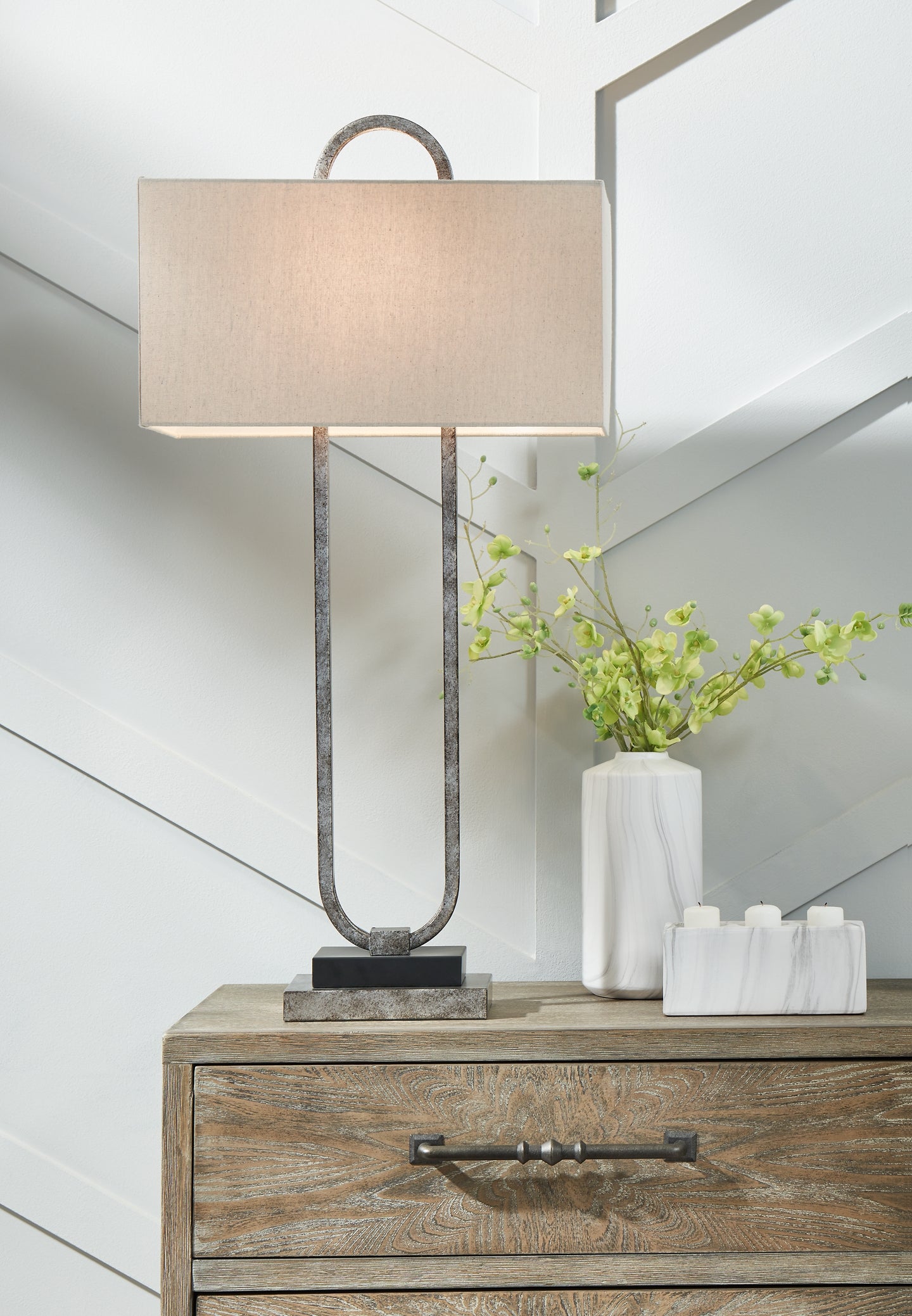 Bennish Metal Table Lamp (1/CN) Milwaukee Furniture of Chicago - Furniture Store in Chicago Serving Humbolt Park, Roscoe Village, Avondale, & Homan Square