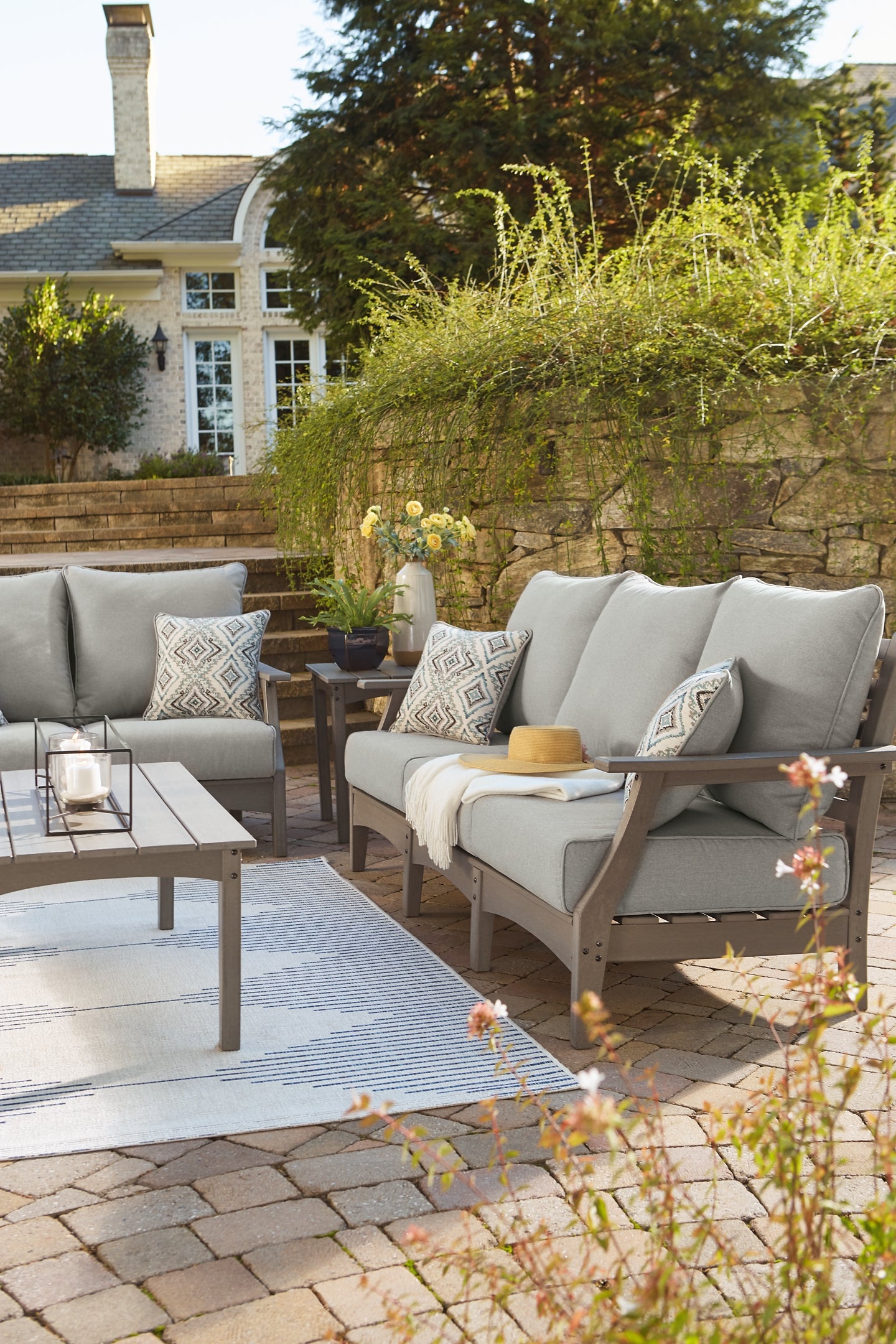 Visola Sofa with Cushion Milwaukee Furniture of Chicago - Furniture Store in Chicago Serving Humbolt Park, Roscoe Village, Avondale, & Homan Square