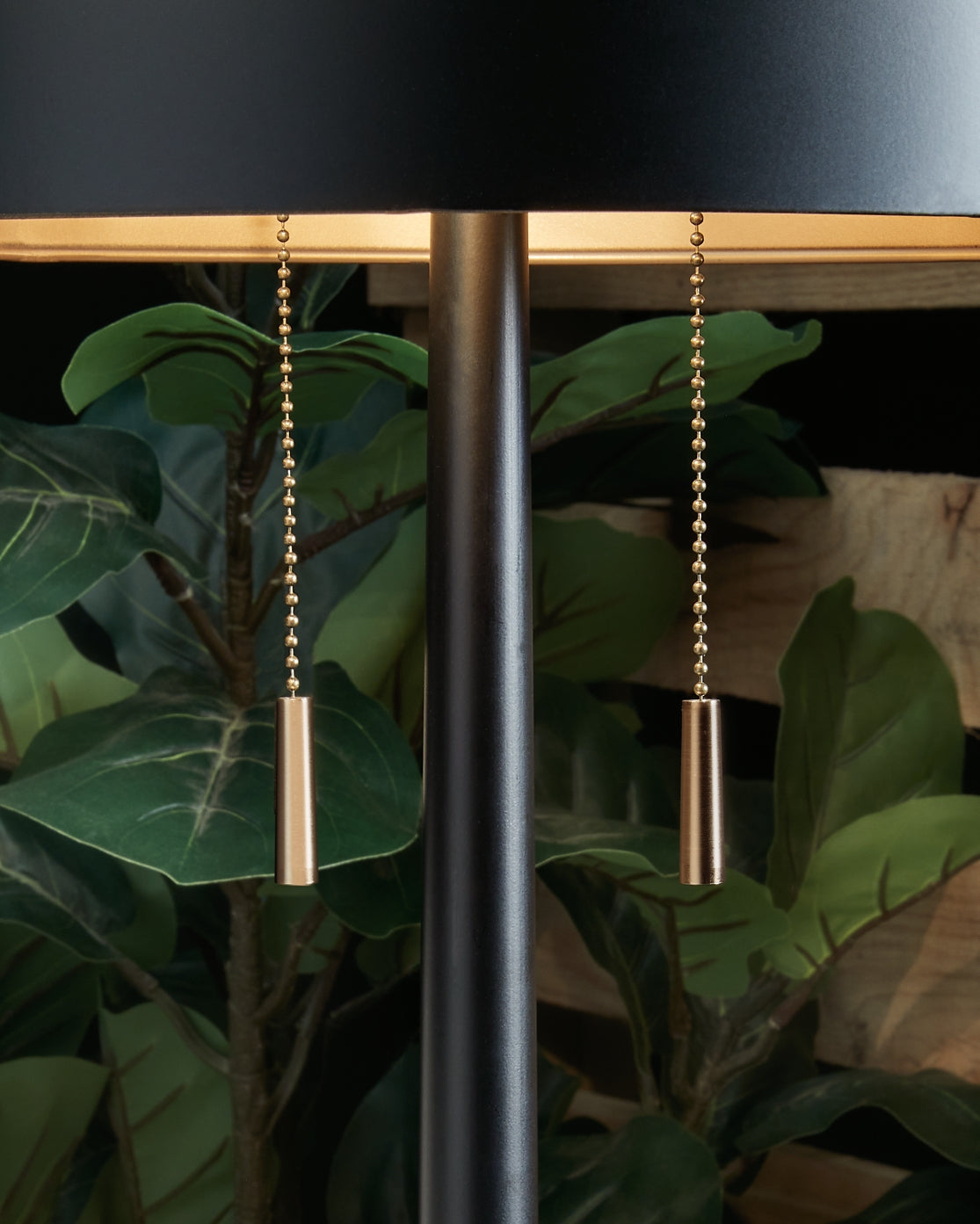 Amadell Metal Table Lamp (1/CN) Milwaukee Furniture of Chicago - Furniture Store in Chicago Serving Humbolt Park, Roscoe Village, Avondale, & Homan Square