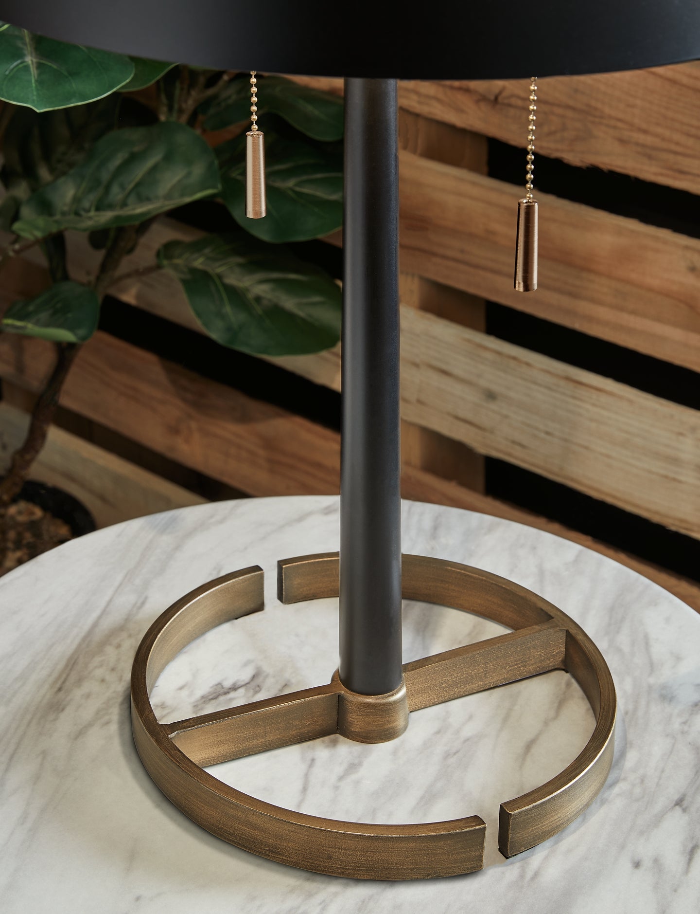 Amadell Metal Table Lamp (1/CN) Milwaukee Furniture of Chicago - Furniture Store in Chicago Serving Humbolt Park, Roscoe Village, Avondale, & Homan Square