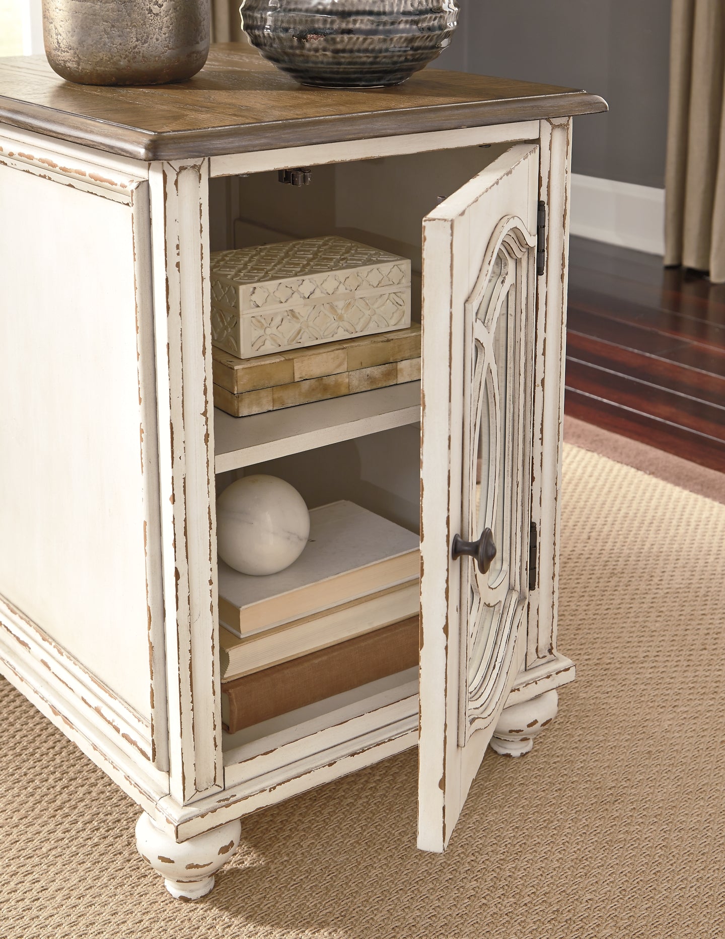 Realyn Coffee Table with 2 End Tables Milwaukee Furniture of Chicago - Furniture Store in Chicago Serving Humbolt Park, Roscoe Village, Avondale, & Homan Square