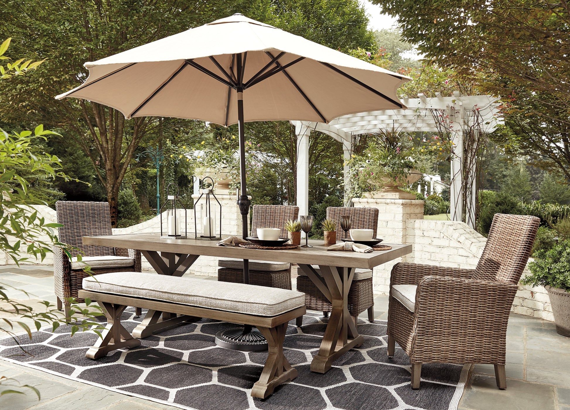 Beachcroft RECT Dining Table w/UMB OPT Milwaukee Furniture of Chicago - Furniture Store in Chicago Serving Humbolt Park, Roscoe Village, Avondale, & Homan Square