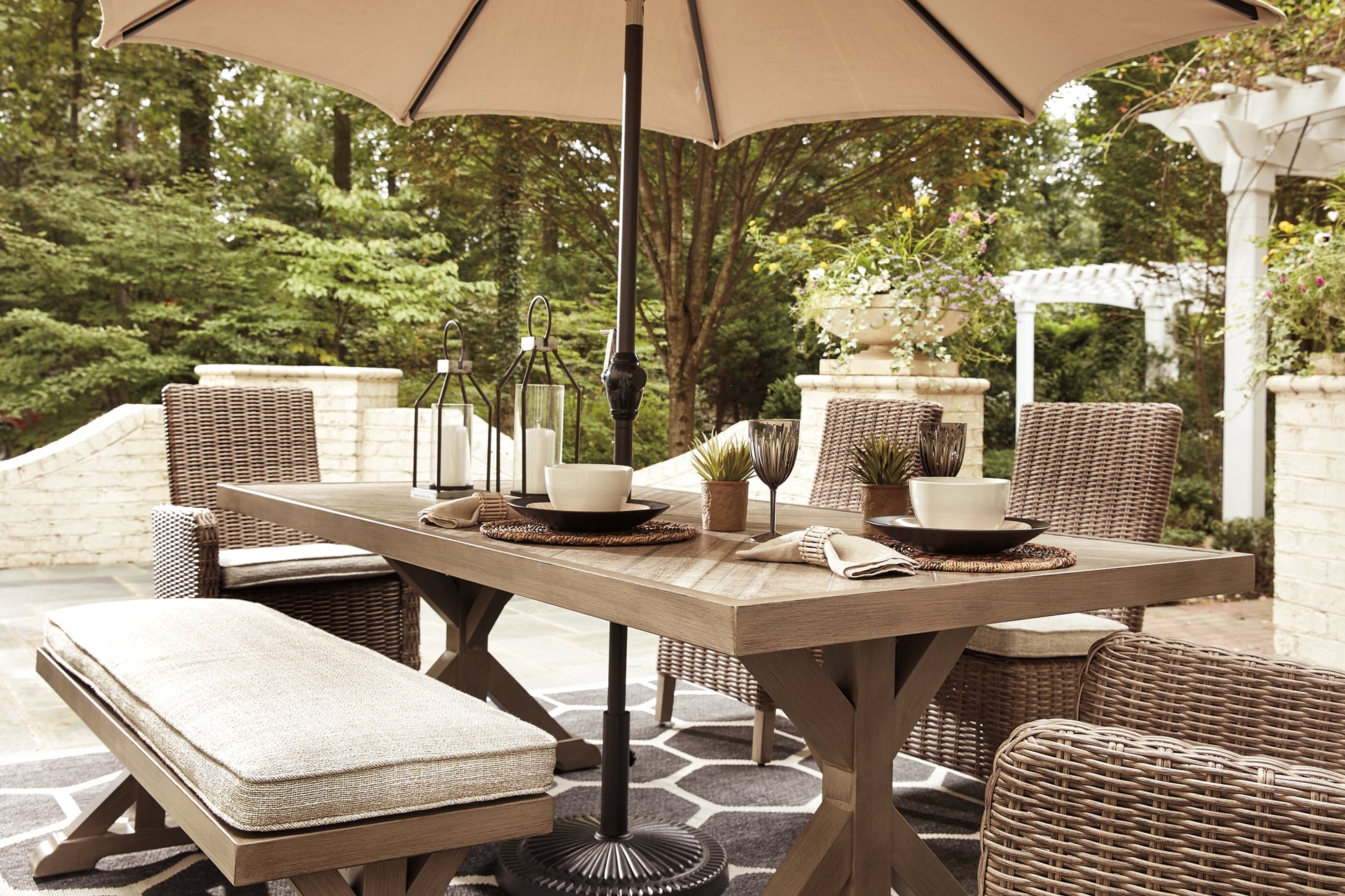 Beachcroft RECT Dining Table w/UMB OPT Milwaukee Furniture of Chicago - Furniture Store in Chicago Serving Humbolt Park, Roscoe Village, Avondale, & Homan Square