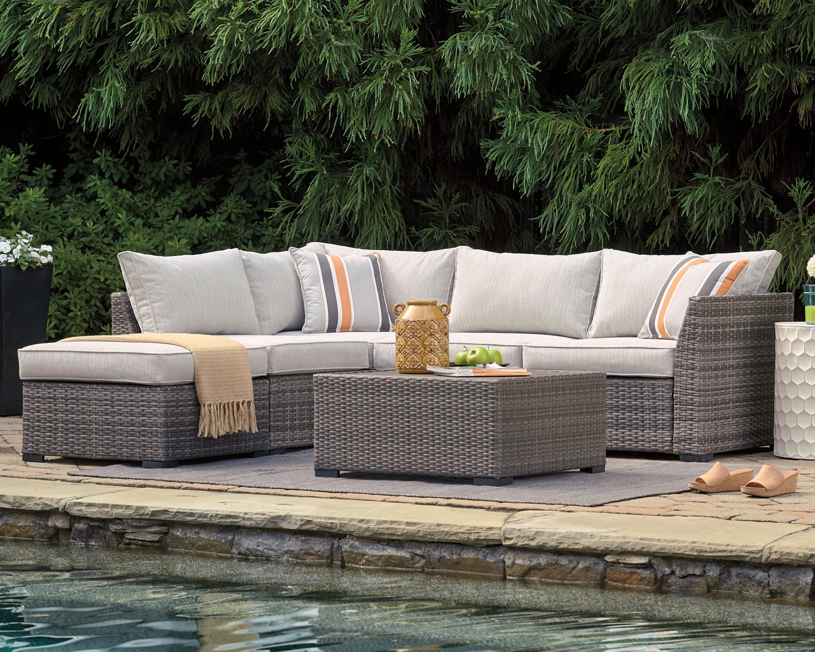 Cherry Point LoveseatSEC/OTTO/TBL Set(4/CN) Milwaukee Furniture of Chicago - Furniture Store in Chicago Serving Humbolt Park, Roscoe Village, Avondale, & Homan Square