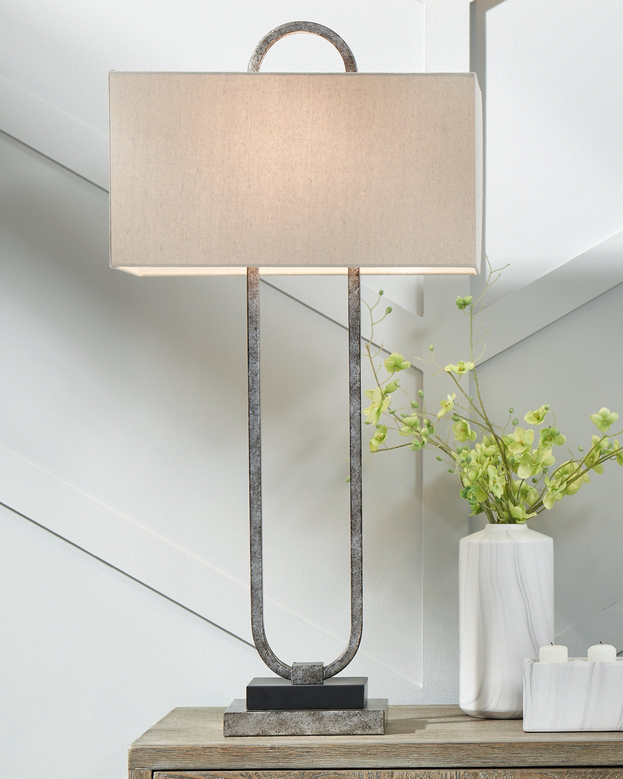 Bennish Metal Table Lamp (1/CN) Milwaukee Furniture of Chicago - Furniture Store in Chicago Serving Humbolt Park, Roscoe Village, Avondale, & Homan Square