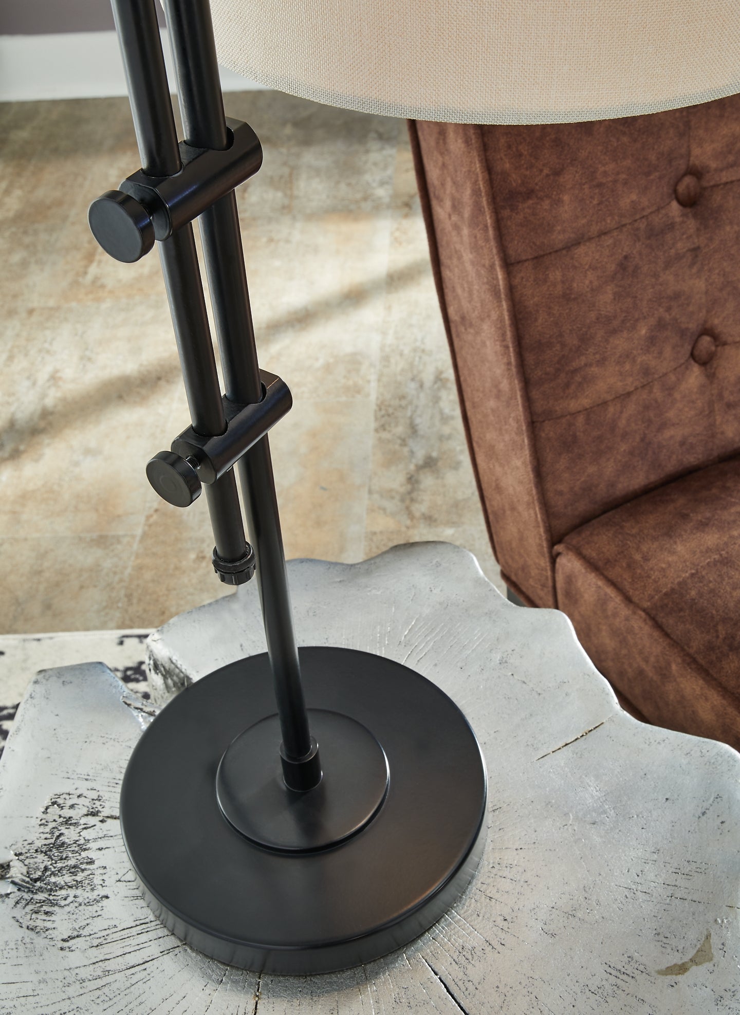 Baronvale Metal Accent Lamp (1/CN) Milwaukee Furniture of Chicago - Furniture Store in Chicago Serving Humbolt Park, Roscoe Village, Avondale, & Homan Square