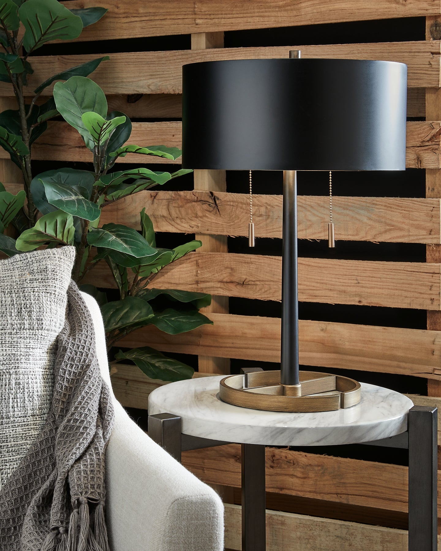 Amadell Metal Table Lamp (1/CN) Milwaukee Furniture of Chicago - Furniture Store in Chicago Serving Humbolt Park, Roscoe Village, Avondale, & Homan Square