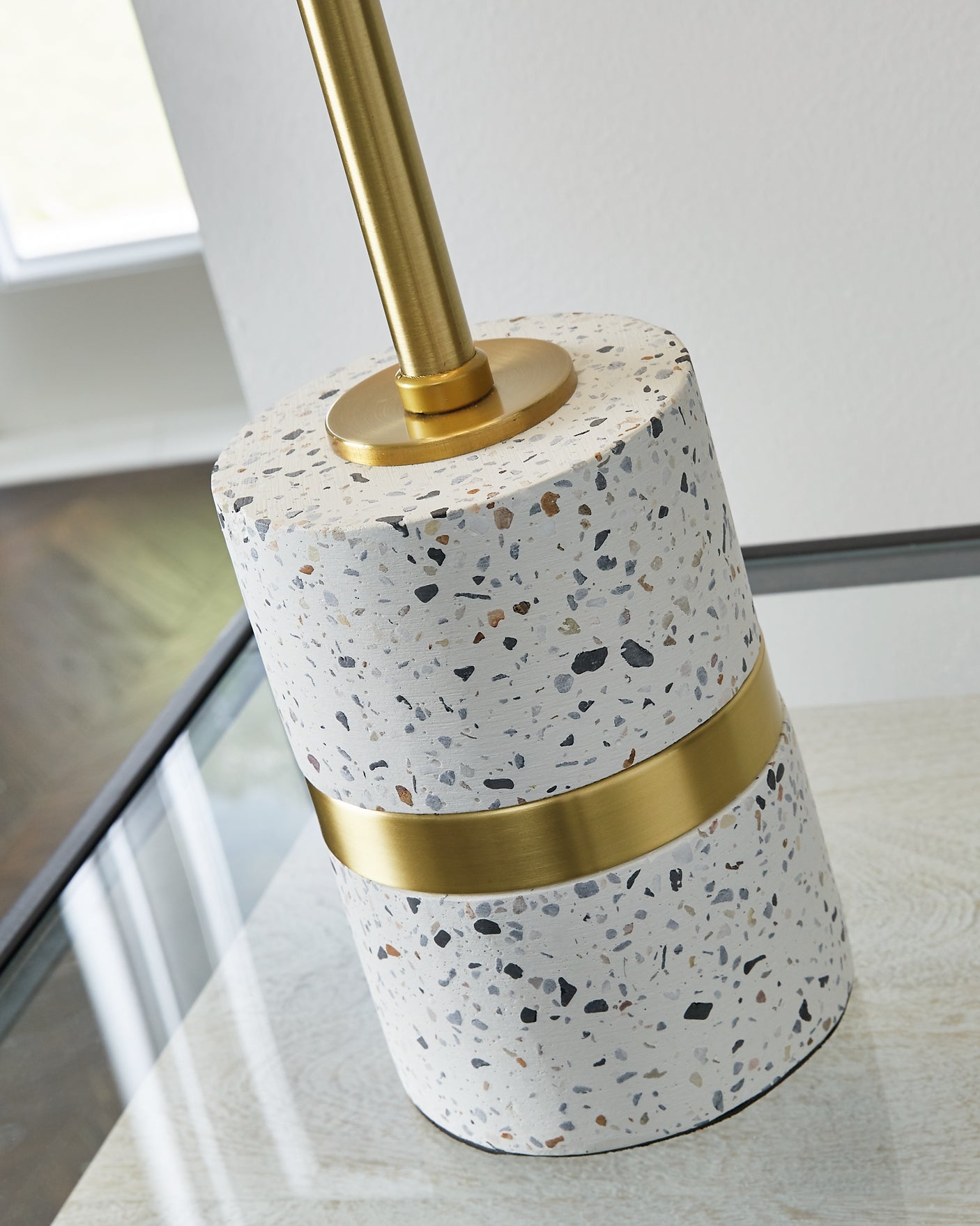 Maywick Metal Table Lamp (1/CN) Milwaukee Furniture of Chicago - Furniture Store in Chicago Serving Humbolt Park, Roscoe Village, Avondale, & Homan Square