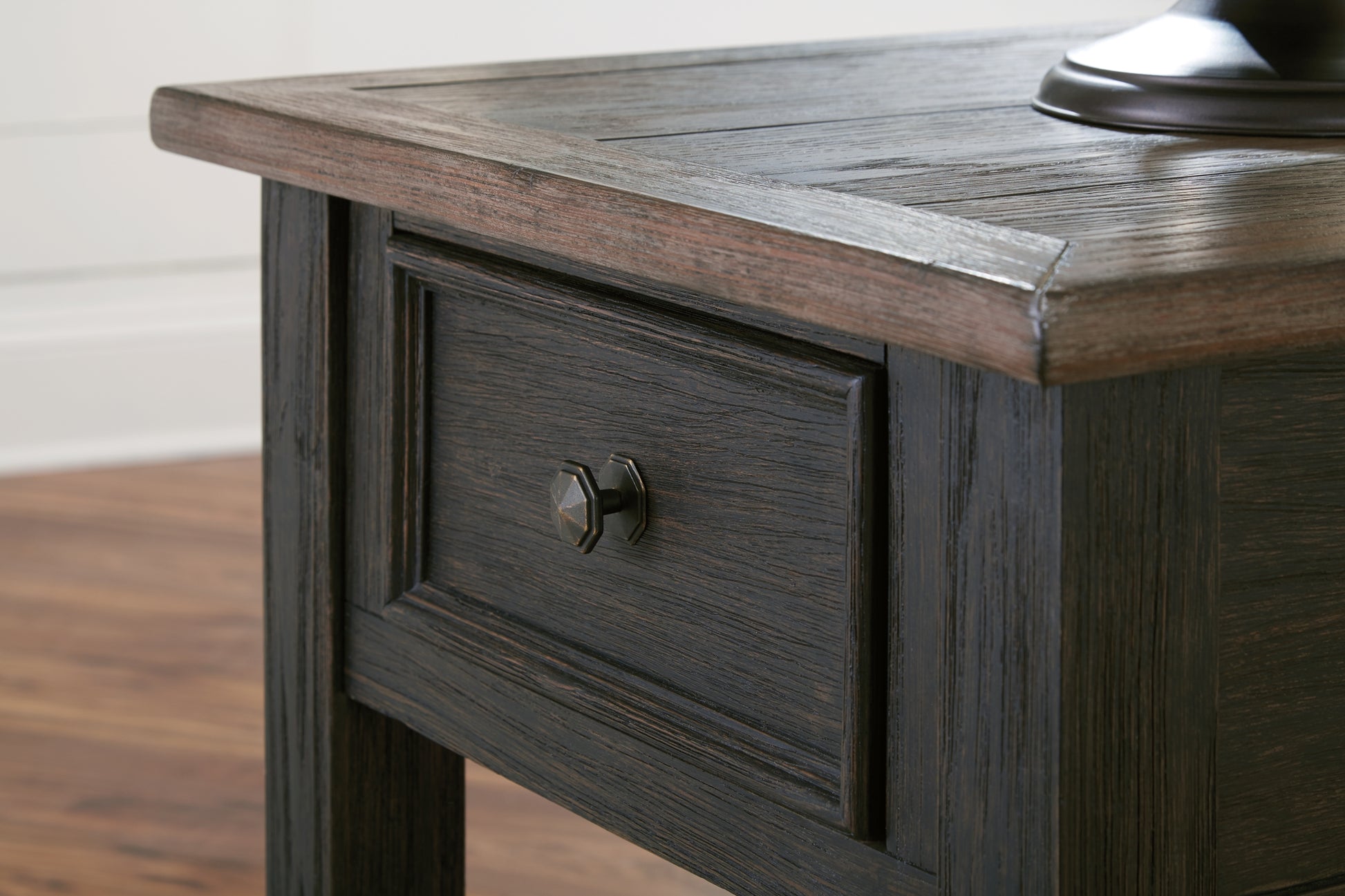 Tyler Creek Coffee Table with 2 End Tables Milwaukee Furniture of Chicago - Furniture Store in Chicago Serving Humbolt Park, Roscoe Village, Avondale, & Homan Square