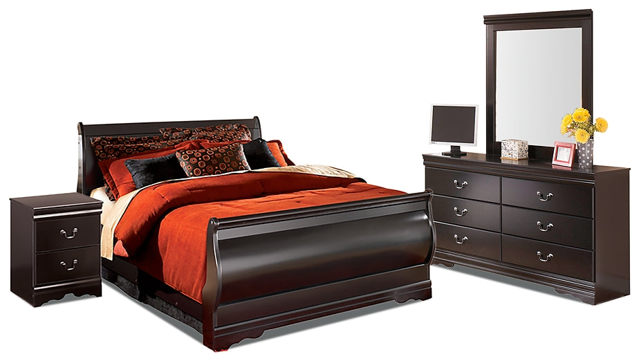 Huey Vineyard Queen Sleigh Bed with Mirrored Dresser and Nightstand